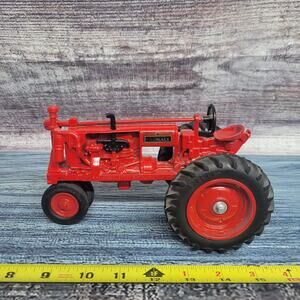 Vtg 1/16 scale Ertl Farmall McCormick Deering F-20 die-cast n/frontend red/black